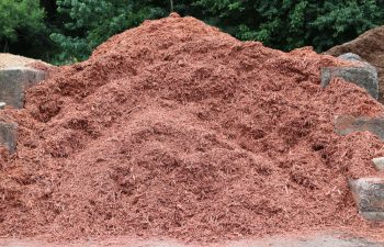 Dyed Red Hardwood Mulch